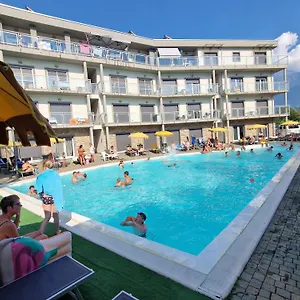 Alessandra Hotel apartamentowy Domaso